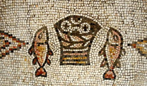 Terra Santa, Antica Tabgha, Pavimento a mosaico nella Basilica della moltiplicazione dei pani e dei pesci (V sec.)